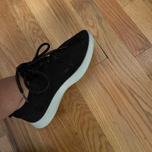 All birds dark gray./black. Womens size 8. Wool.